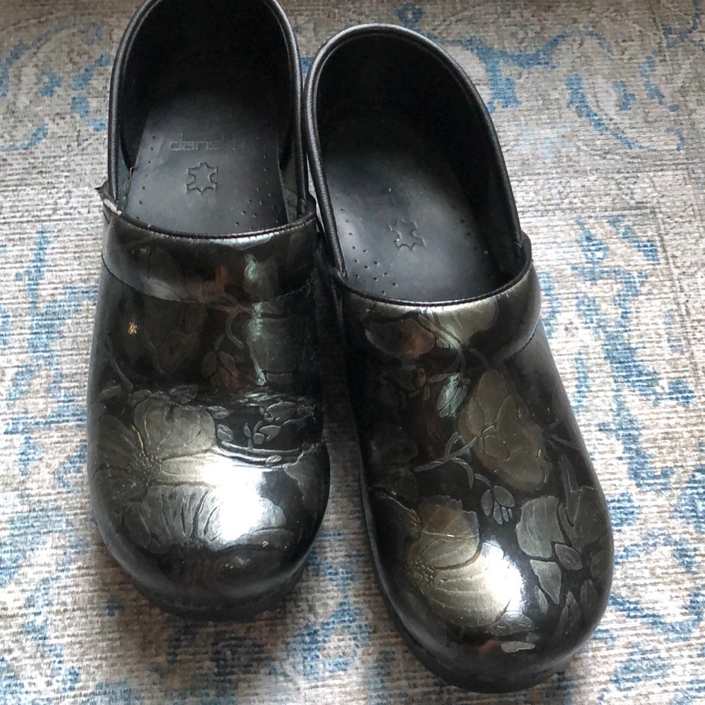Dansko Shoes • size 38 🖤